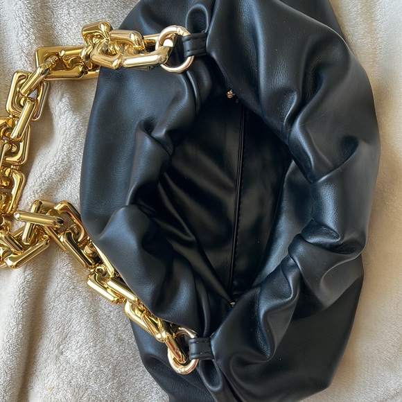 Black shoulder bag with gold chain handle - Picture 3 of 3